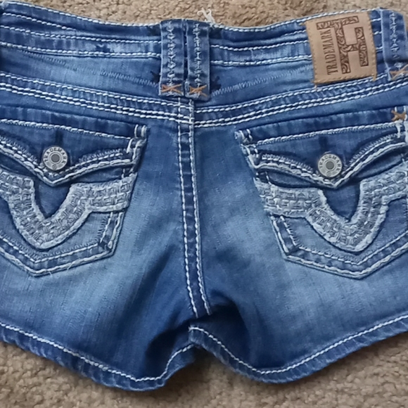 Trademark H shorts 26R - Picture 2 of 4